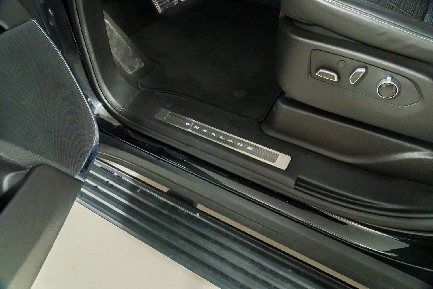 Used 2025 Cadillac Escalade V AWD/4WD image 24