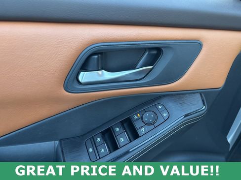 Used 2022 Nissan Rogue SV image 14