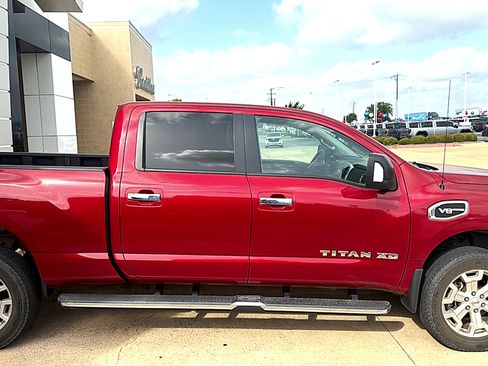 Used 2018 Nissan Titan SV w/ SV Convenience Package AWD/4WD image 5