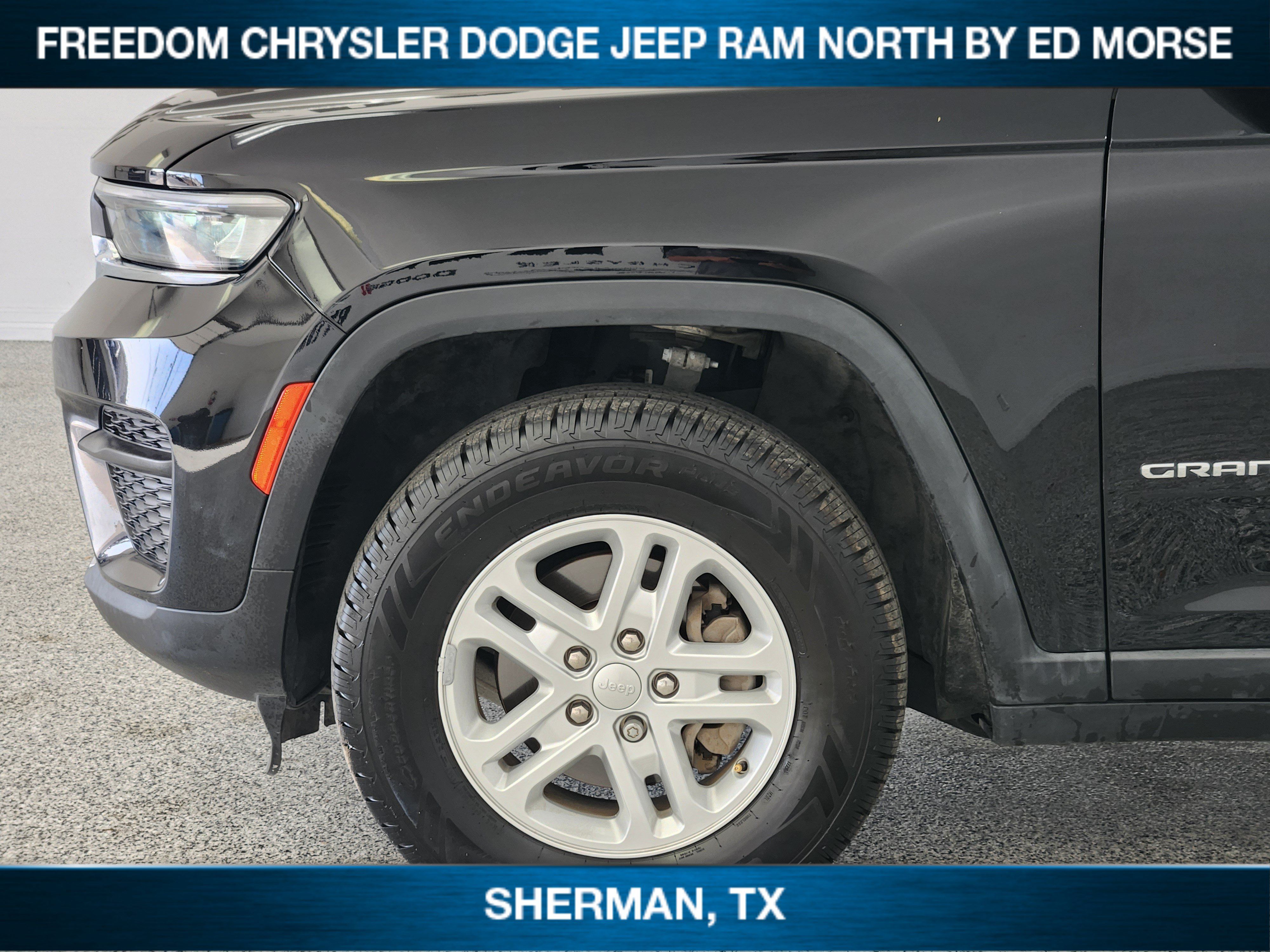 Used 2023 Jeep Grand Cherokee Laredo RWD image 6