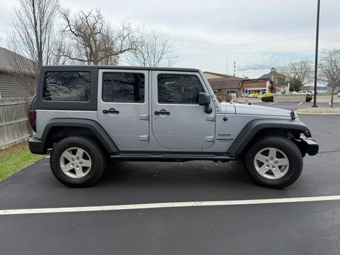 Used 2013 Jeep Wrangler Unlimited Sport AWD/4WD image 4