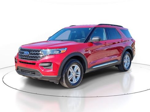 Used 2020 Ford Explorer XLT w/ Comfort Package AWD/4WD image 2