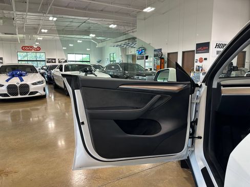 Used 2023 Tesla Model Y Long Range AWD/4WD image 11