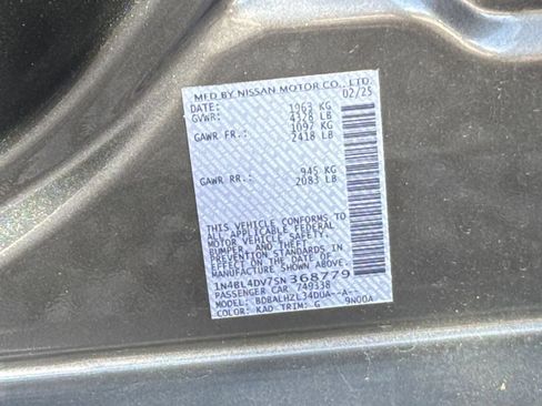 Used 2025 Nissan Altima 2.5 SV FWD image 30