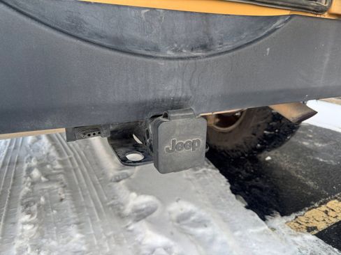 Used 2014 Jeep Wrangler Unlimited Sahara image 16