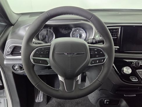 New 2026 Chrysler Pacifica Select FWD image 16