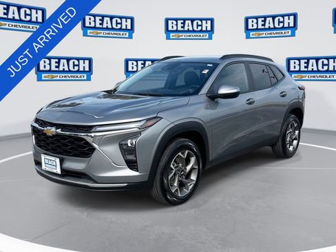 Used 2025 Chevrolet Trax LT w/ LT Convenience Package FWD image 1