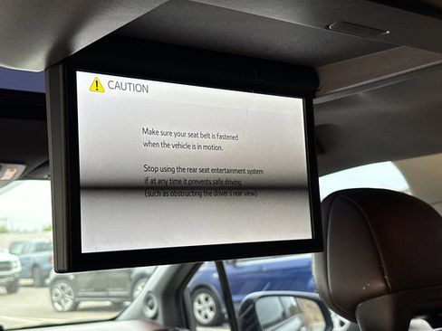 Used 2023 Toyota Sienna Platinum FWD image 18