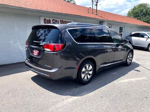 Used 2018 Chrysler Pacifica Limited w/ Advanced Safetytec Group image 5