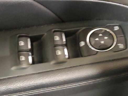 Used 2018 Ford Explorer XLT w/ Equipment Group 202A FWD image 27