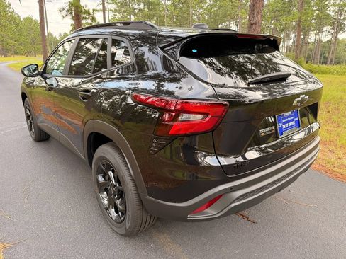 New 2026 Chevrolet Trax LT w/ Driver Confidence Package FWD image 3