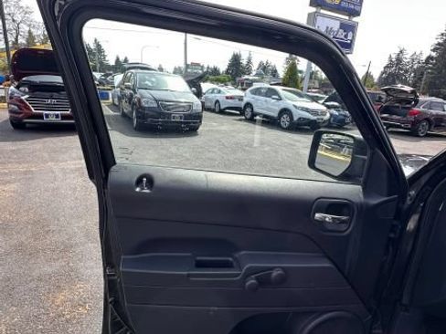 Used 2012 Jeep Patriot Sport FWD image 10