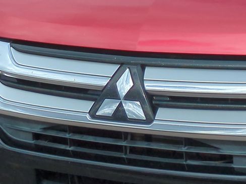 Used 2018 Mitsubishi Outlander ES AWD/4WD image 12