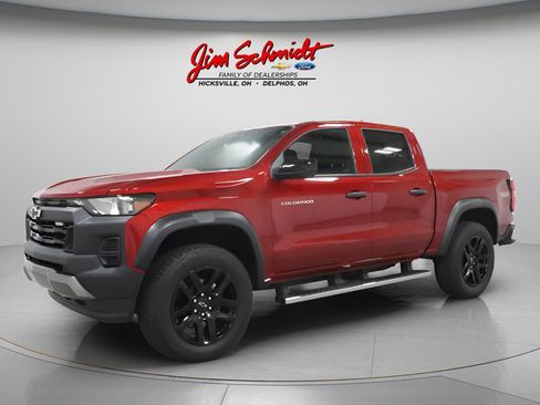 Used 2024 Chevrolet Colorado Trail Boss w/ Technology Package AWD/4WD image 2