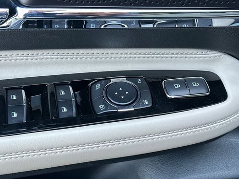 Used 2025 Lincoln Corsair FWD w/ Equipment Group 101A image 14