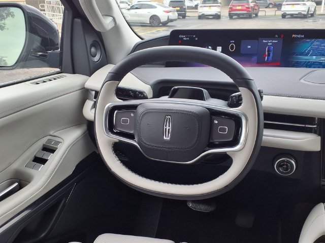 New 2026 Lincoln Navigator Premiere AWD/4WD image 11