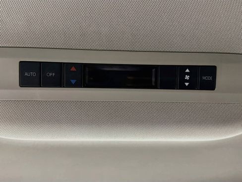 Certified 2025 Toyota Sienna LE FWD image 24