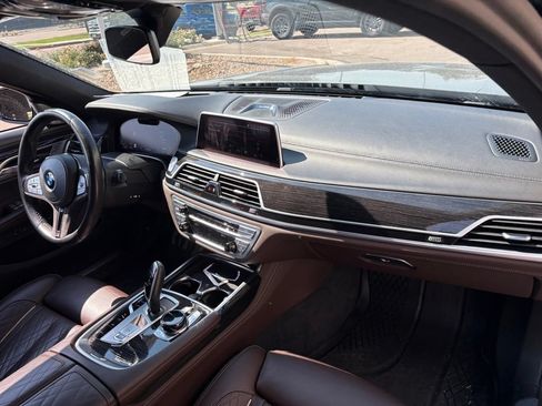 Used 2020 BMW 750i xDrive AWD/4WD image 29