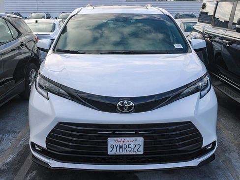 Used 2026 Toyota Sienna XLE Woodland Edition AWD/4WD image 3