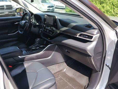 Used 2023 Toyota Highlander XLE image 45
