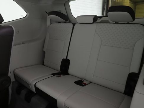 Used 2024 GMC Acadia Denali w/ Super Cruise Package image 29