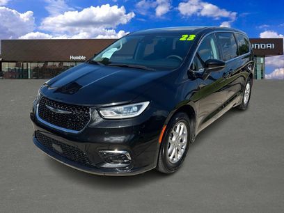 Used 2023 Chrysler Pacifica Touring-L