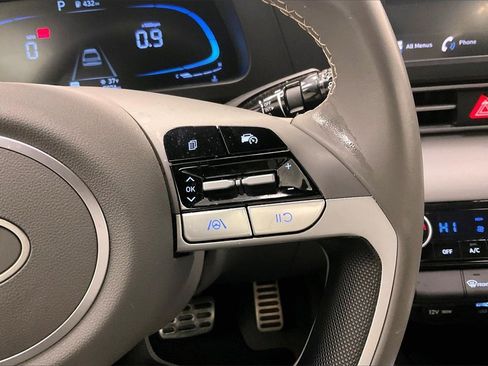 Certified 2025 Hyundai Elantra Sport image 18