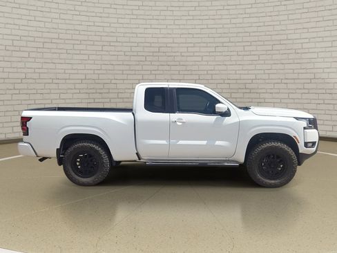 Certified 2025 Nissan Frontier SV w/ SV Convenience Package RWD image 4