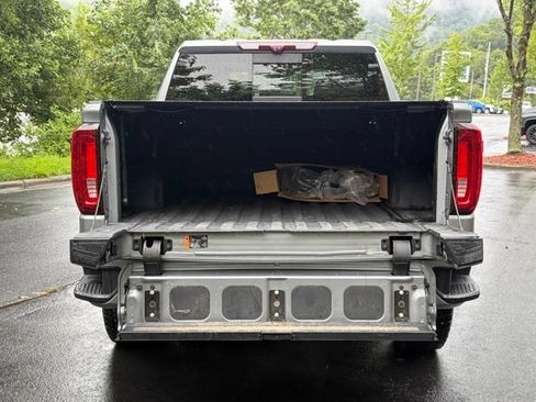 Used 2023 GMC Sierra 1500 AT4 w/ Technology Package AWD/4WD image 4
