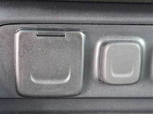 Used 2018 GMC Sierra 1500 SLT image 25