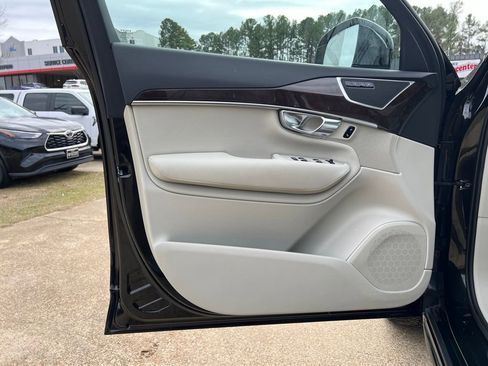 Used 2019 Volvo XC90 T6 Momentum w/ Advanced Package image 12