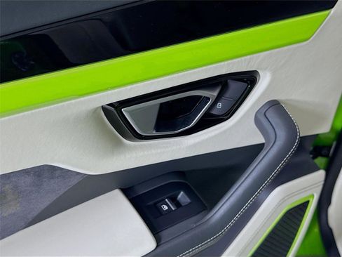 Used 2022 Lamborghini Urus image 28