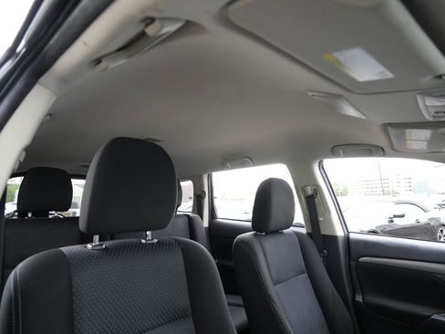 Used 2016 Mitsubishi Outlander SE AWD/4WD image 29