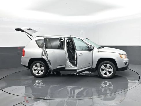 Used 2011 Jeep Compass 4WD image 33
