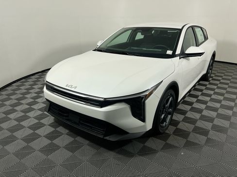 New 2025 Kia K4 LXS image 8