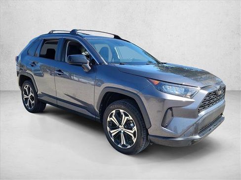 Used 2021 Toyota RAV4 LE image 3