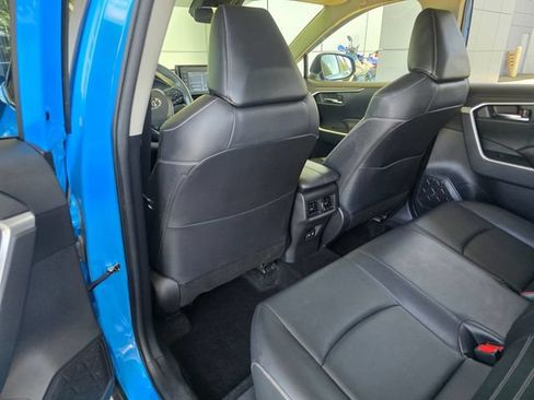 Used 2019 Toyota RAV4 XLE Premium w/ Cold Weather Package AWD/4WD image 17