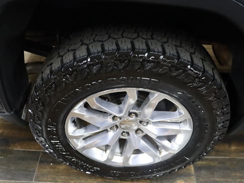 Used 2019 GMC Sierra 1500 SLE w/ SLE Value Package AWD/4WD image 30