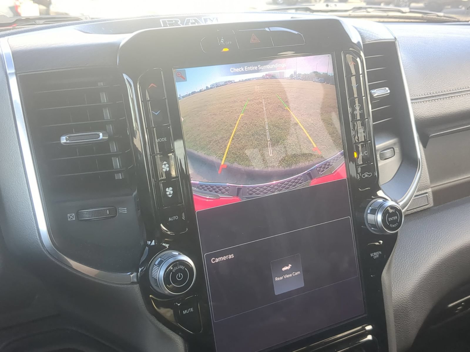 Used 2025 RAM 1500 Laramie AWD/4WD image 23