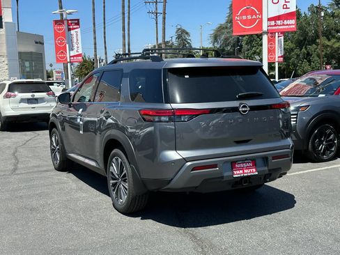 New 2026 Nissan Pathfinder Platinum AWD/4WD image 4