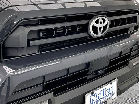 Used 2025 Toyota 4Runner SR5 AWD/4WD image 28