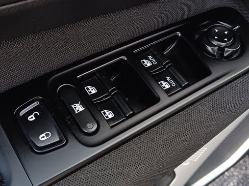 Used 2019 Jeep Renegade Sport image 7