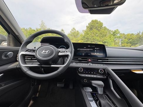 New 2026 Hyundai Elantra Limited FWD image 21