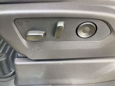 New 2026 GMC Sierra 1500 SLE image 17