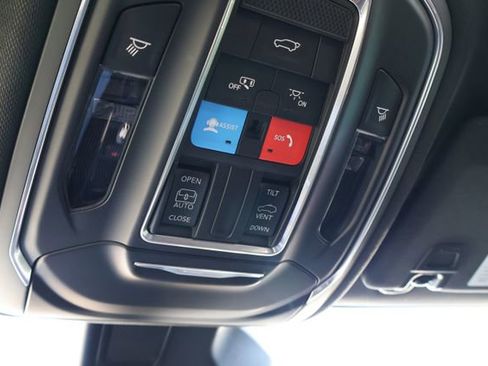 New 2026 Jeep Grand Cherokee Altitude image 18