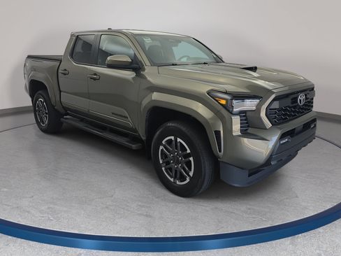 Used 2024 Toyota Tacoma TRD Sport AWD/4WD image 3
