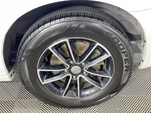 Used 2014 Dodge Grand Caravan SE image 34