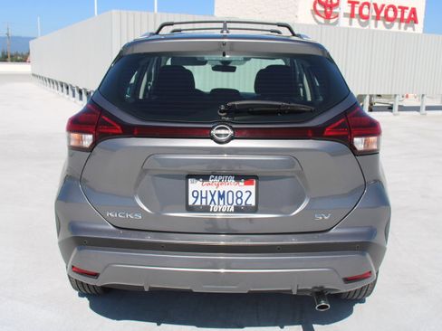 Used 2023 Nissan Kicks SV w/ Interior Electronics Package FWD image 4