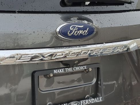 Used 2016 Ford Explorer XLT w/ Equipment Group 202A image 18