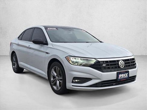 Used 2019 Volkswagen Jetta R-Line w/ R-Line Cold Weather Package FWD image 2